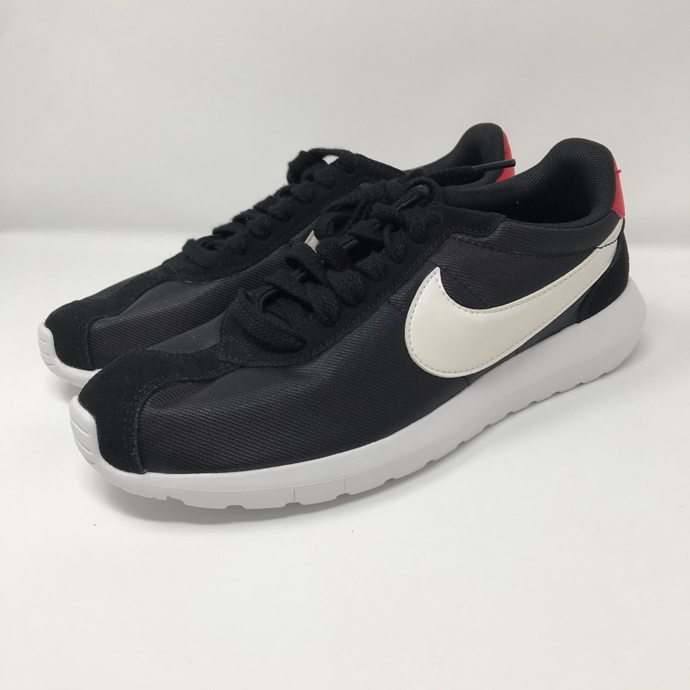 Nike Roshe Black Big Swoosh Sneakers Sz 8.5 NEW
